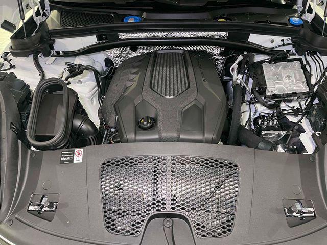 2026 Porsche Macan Unknown