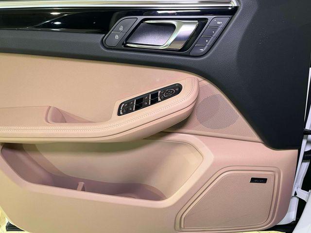 2026 Porsche Macan Unknown