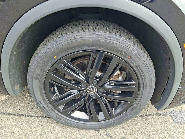 2022 Volkswagen Tiguan 2.0T SE R-Line Black