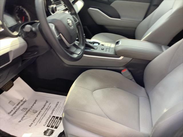 2022 Toyota Highlander LE