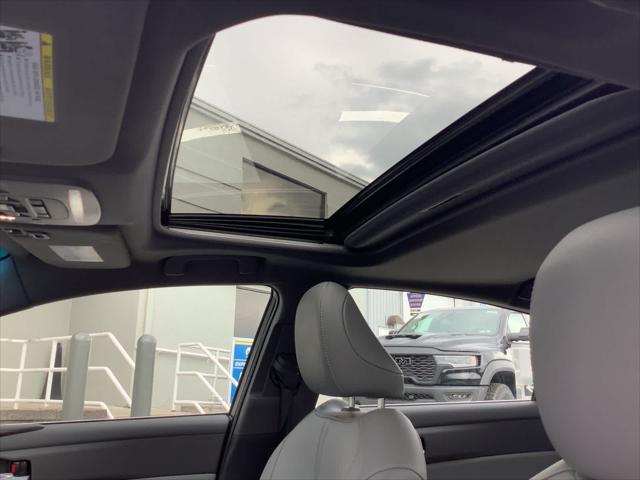 2022 Toyota Avalon XLE Hybrid