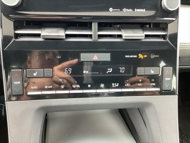 2022 Toyota Avalon XLE Hybrid