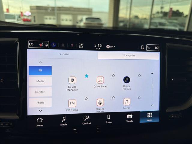 2025 Chrysler Pacifica Select