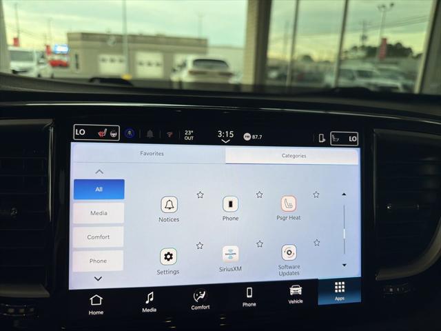 2025 Chrysler Pacifica Select