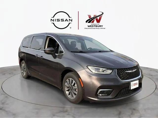 2022 Chrysler Pacifica Hybrid Touring L for sale in Westbury, NY