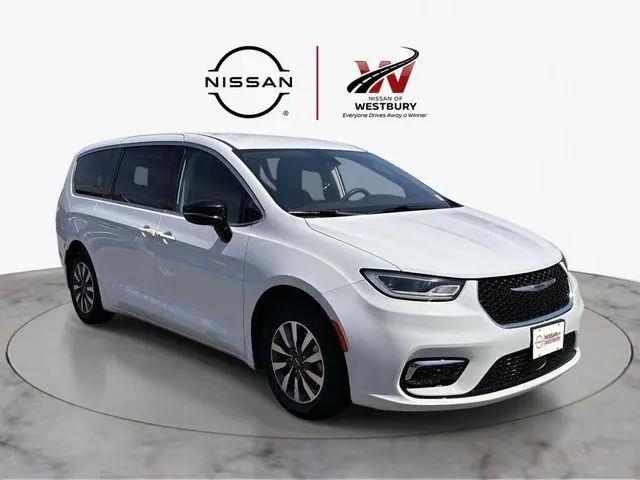2024 Chrysler Pacifica Hybrid Select for sale in Westbury, NY
