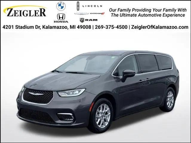 2023 Chrysler Pacifica Touring L for sale in Kalamazoo, MI