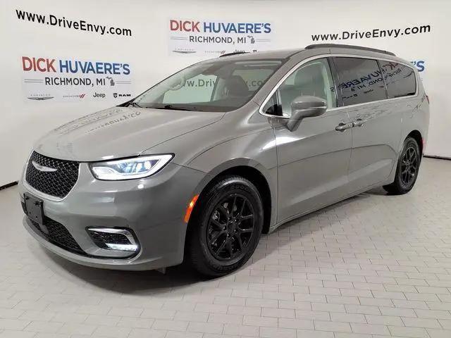 2022 Chrysler Pacifica Touring L for sale in Richmond, MI
