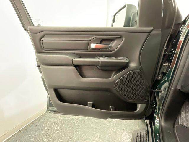 2026 Ram 1500 Express Crew Cab 4x4 5'7" Box