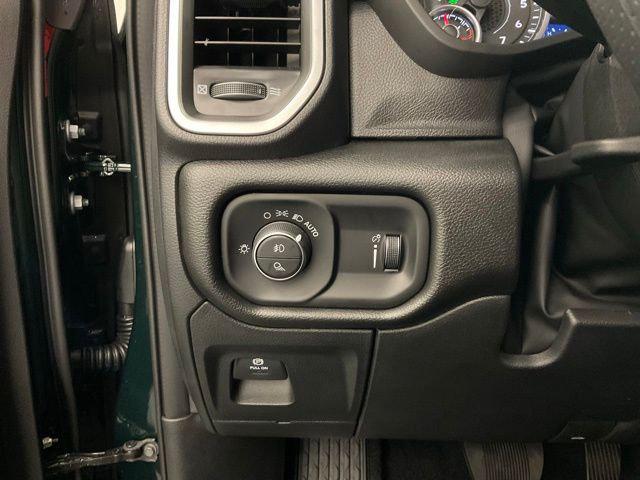 2026 Ram 1500 Express Crew Cab 4x4 5'7" Box