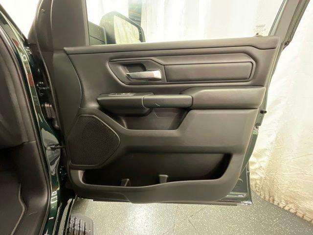 2026 Ram 1500 Express Crew Cab 4x4 5'7" Box