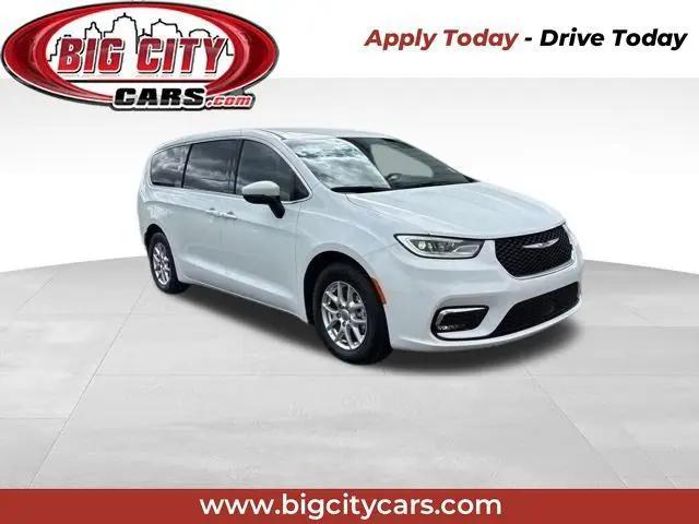 2023 Chrysler Pacifica Touring for sale in Fort Wayne, IN