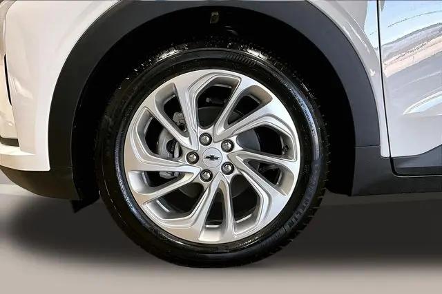 2027 Chevrolet Bolt LT FWD