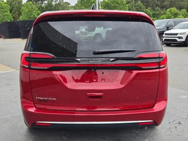 2027 Chrysler Pacifica Select