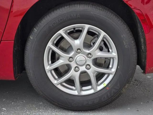 2027 Chrysler Pacifica Select