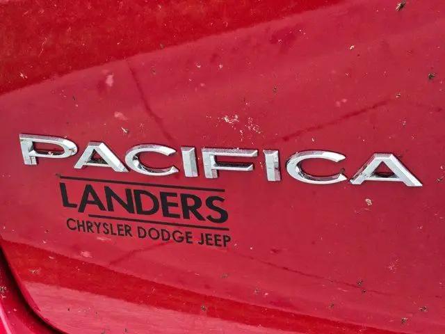 2027 Chrysler Pacifica Select