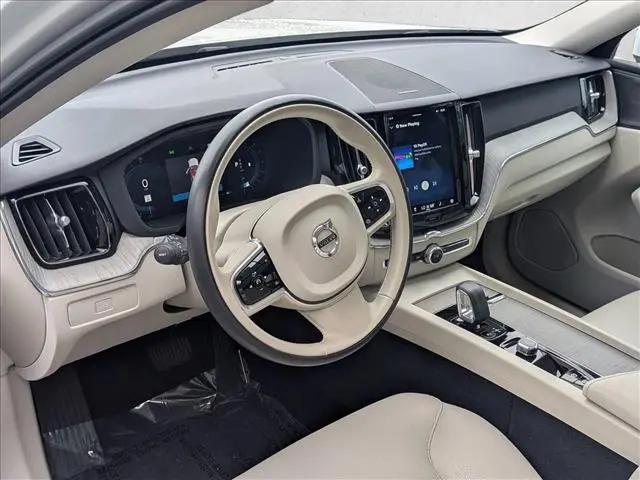 2023 Volvo XC60 B5 Plus Bright Theme