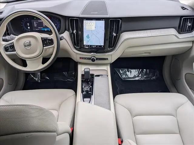 2023 Volvo XC60 B5 Plus Bright Theme
