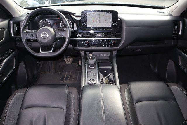 2023 Nissan Pathfinder SL 4WD