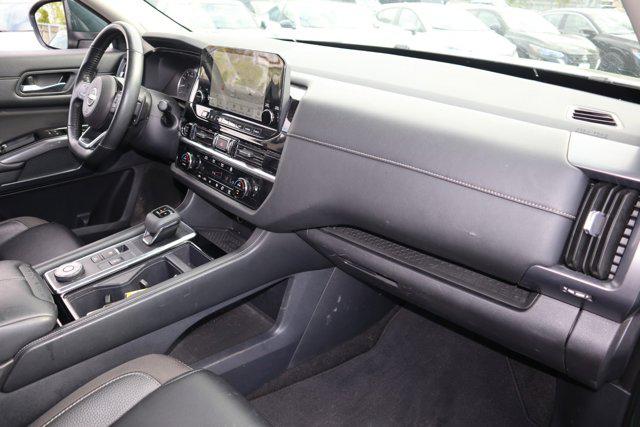 2023 Nissan Pathfinder SL 4WD