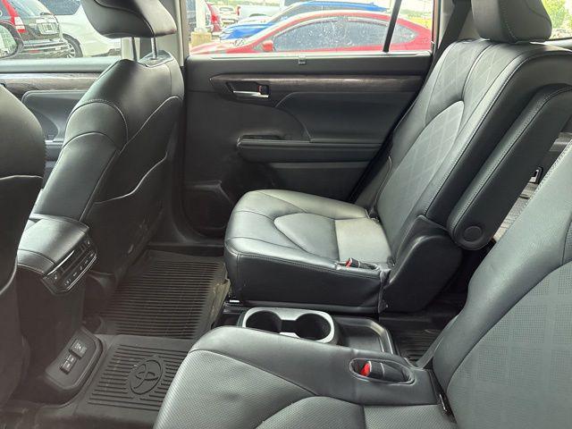 2023 Toyota Highlander Hybrid Platinum