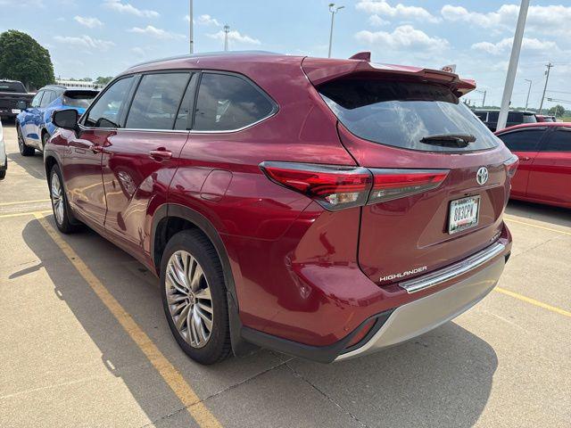 2023 Toyota Highlander Hybrid Platinum