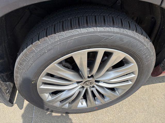 2023 Toyota Highlander Hybrid Platinum