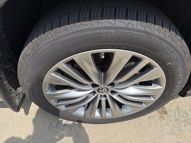 2023 Toyota Highlander Hybrid Platinum