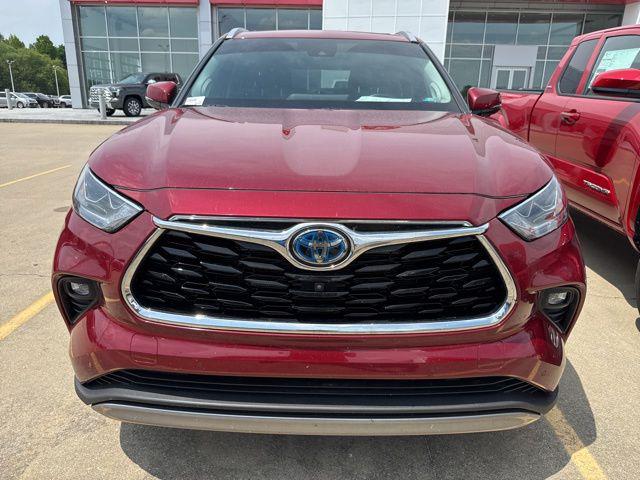 2023 Toyota Highlander Hybrid Platinum