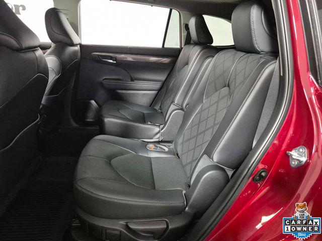 2023 Toyota Highlander Hybrid Platinum