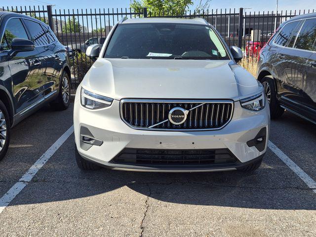 2023 Volvo XC40 B5 Ultimate Bright Theme