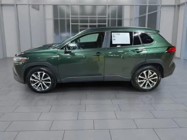 2025 Toyota Corolla Cross XLE