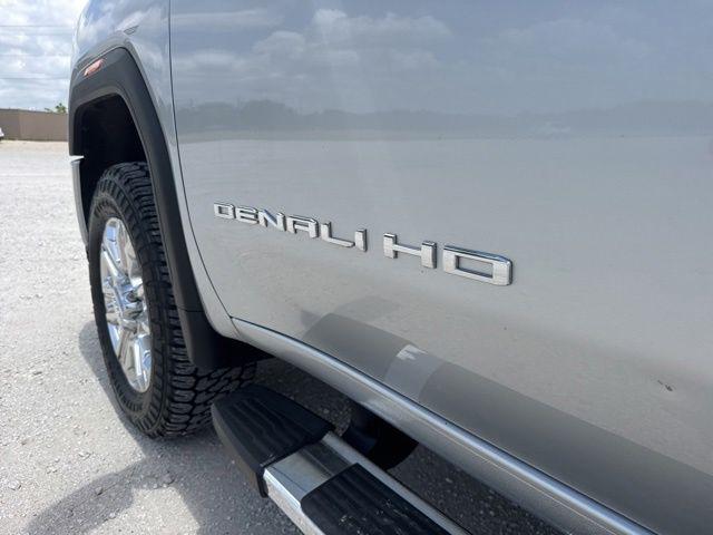 2023 GMC Sierra 2500HD 4WD Crew Cab Standard Bed Denali