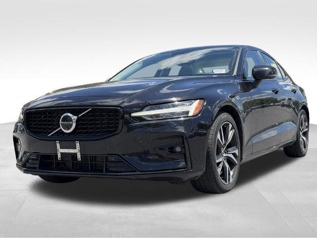 2024 Volvo S60 B5 Plus Dark Theme