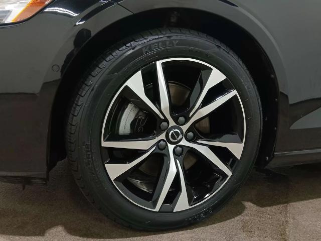 2024 Volvo S60 B5 Plus Dark Theme