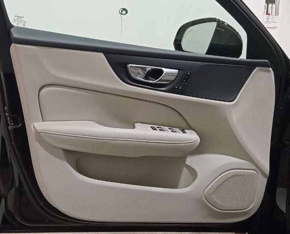 2024 Volvo S60 B5 Plus Dark Theme