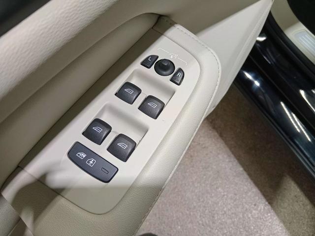 2024 Volvo S60 B5 Plus Dark Theme