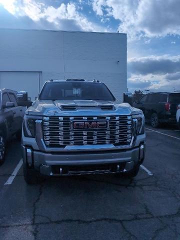 2024 GMC Sierra 2500HD 4WD Crew Cab Standard Bed Denali