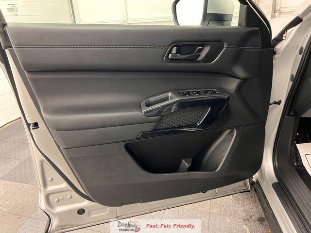 2025 Nissan Pathfinder SV FWD