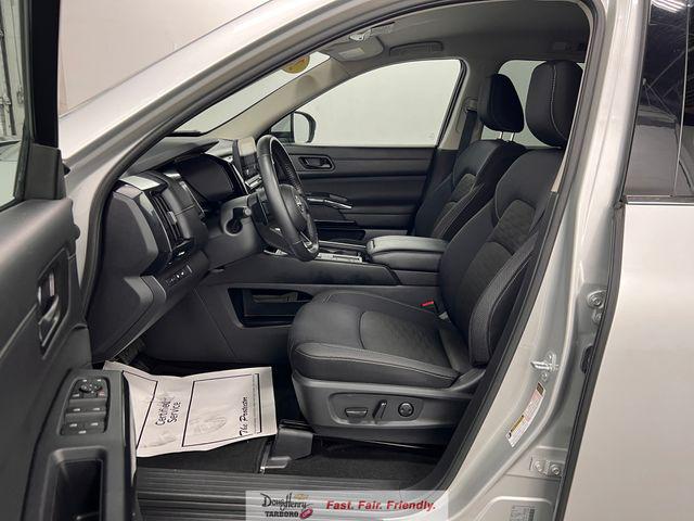 2025 Nissan Pathfinder SV FWD