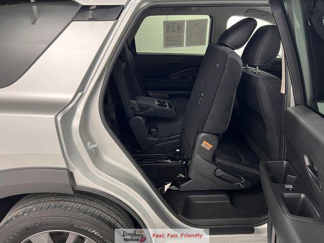 2025 Nissan Pathfinder SV FWD
