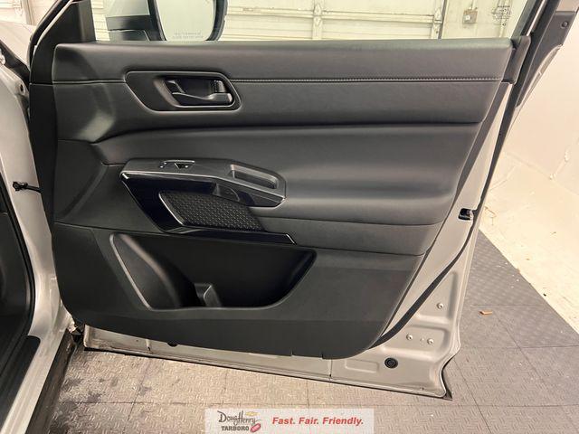 2025 Nissan Pathfinder SV FWD