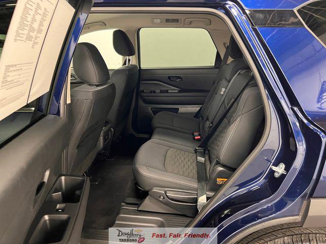 2025 Nissan Pathfinder SV FWD