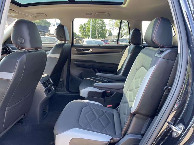 2024 Volkswagen Atlas 2.0T Peak Edition SEL