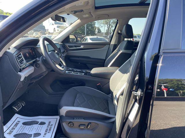 2024 Volkswagen Atlas 2.0T Peak Edition SEL