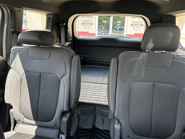 2025 Jeep Grand Cherokee L Laredo X 4x2