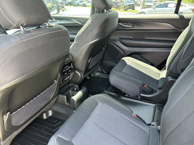 2025 Jeep Grand Cherokee L Laredo X 4x2