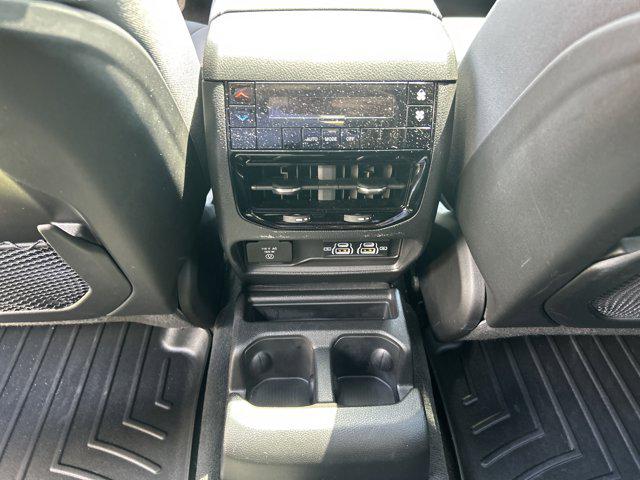 2025 Jeep Grand Cherokee L Laredo X 4x2