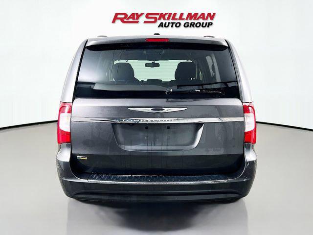 2016 Chrysler Town & Country Touring