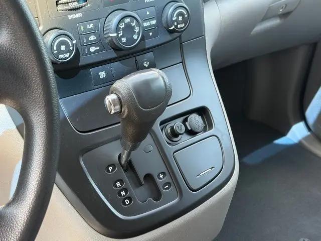 2008 Hyundai Entourage GLS